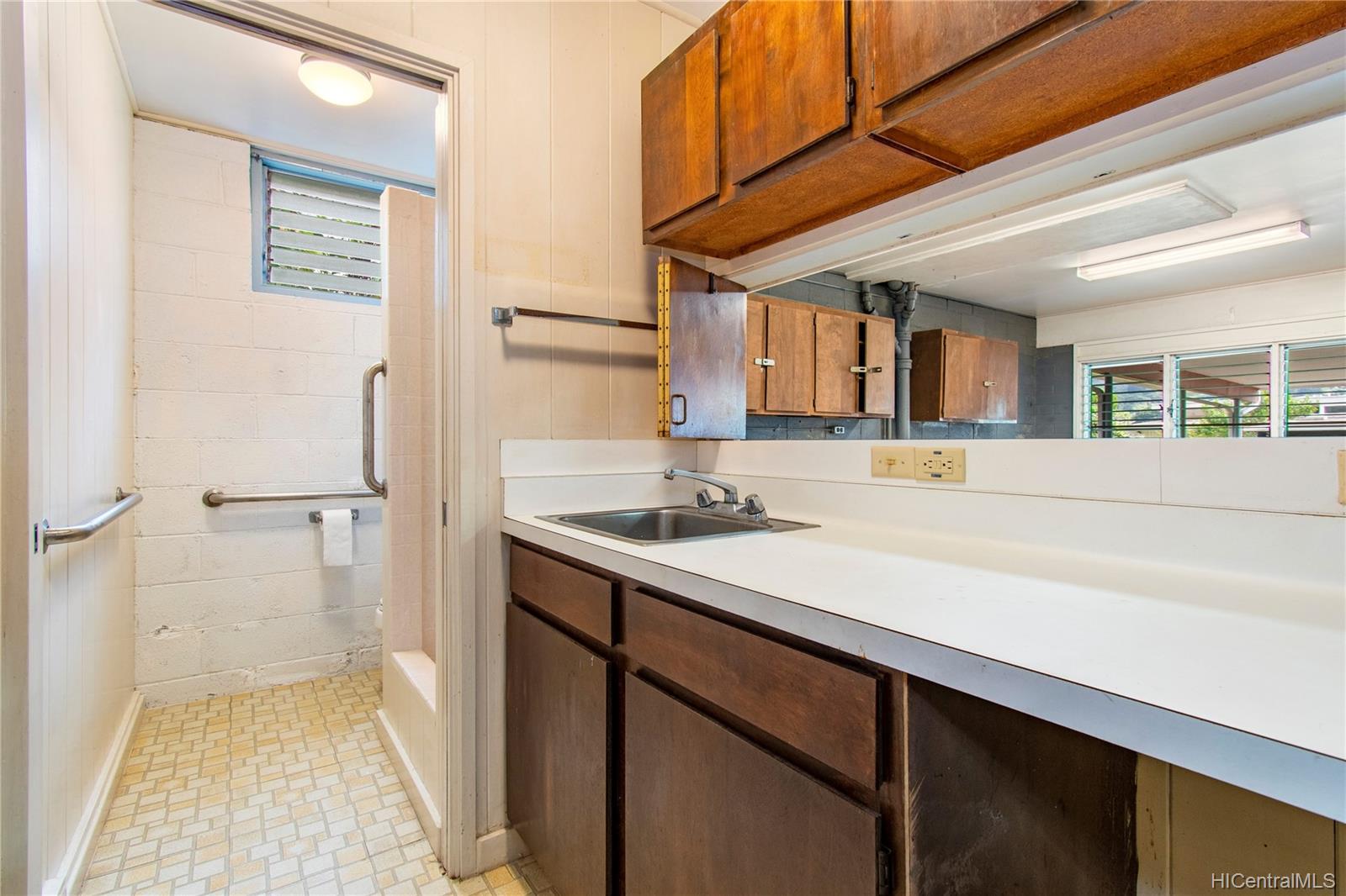 3342 Loulu Street Honolulu, HI 96822