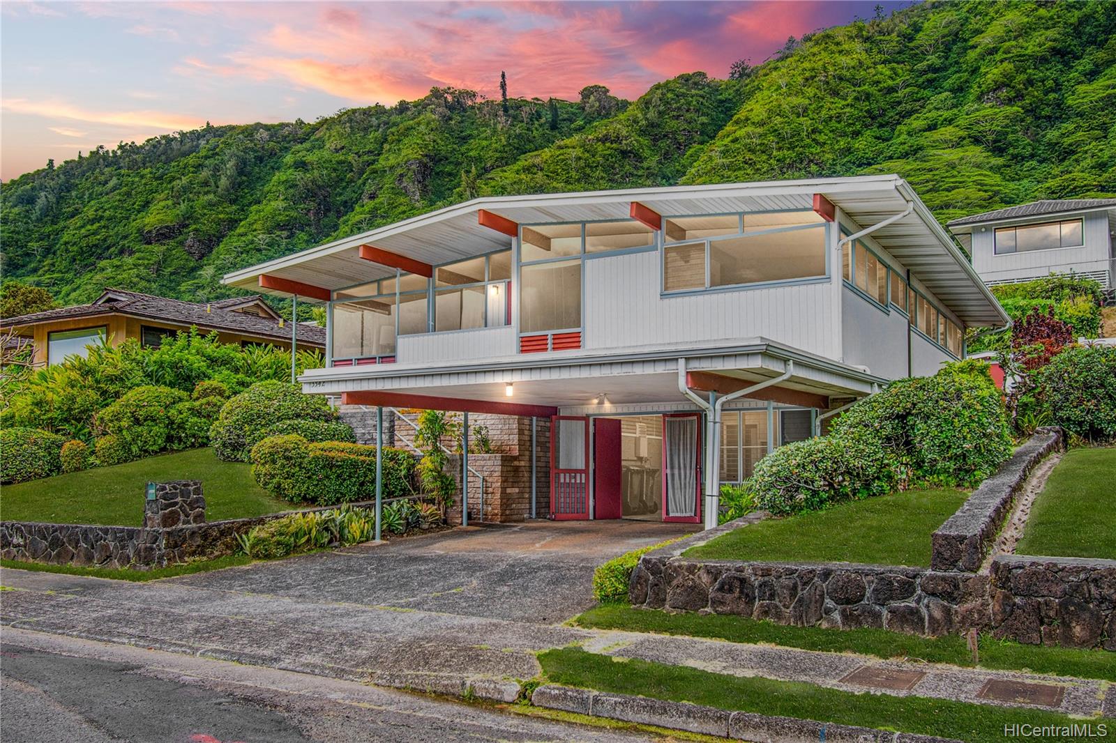 3342 Loulu Street Honolulu, HI 96822