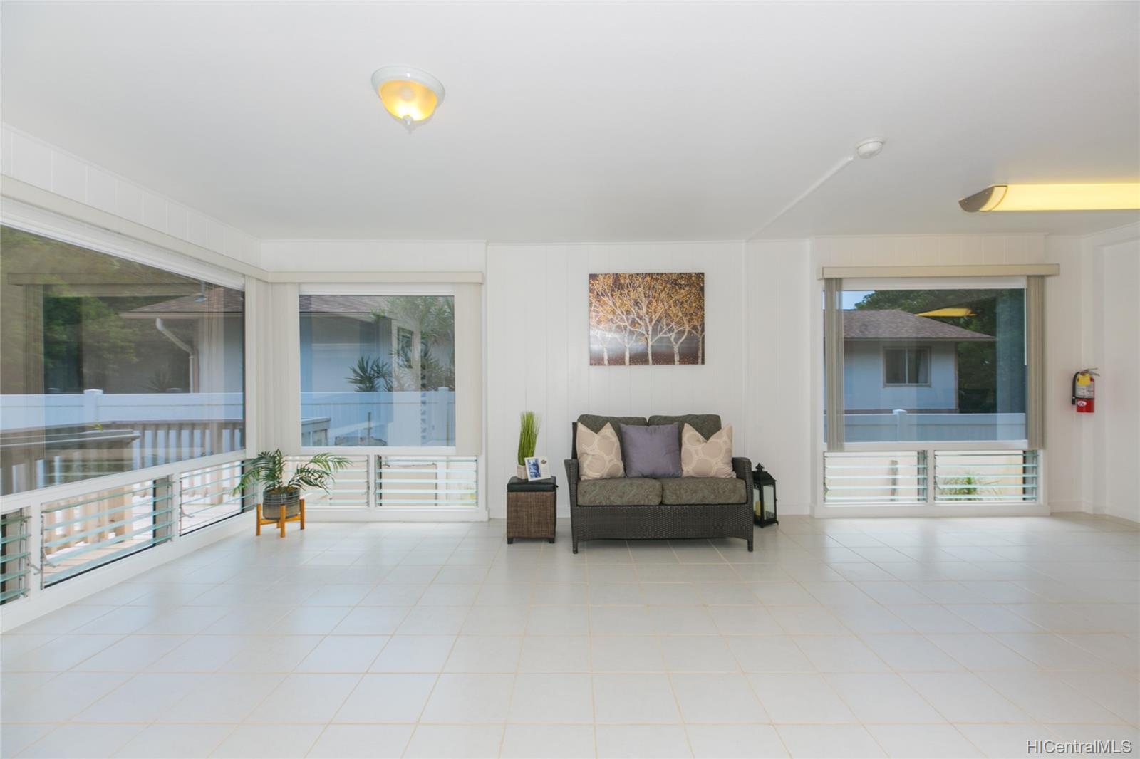 1164 Hind Iuka Drive Honolulu, HI 96821