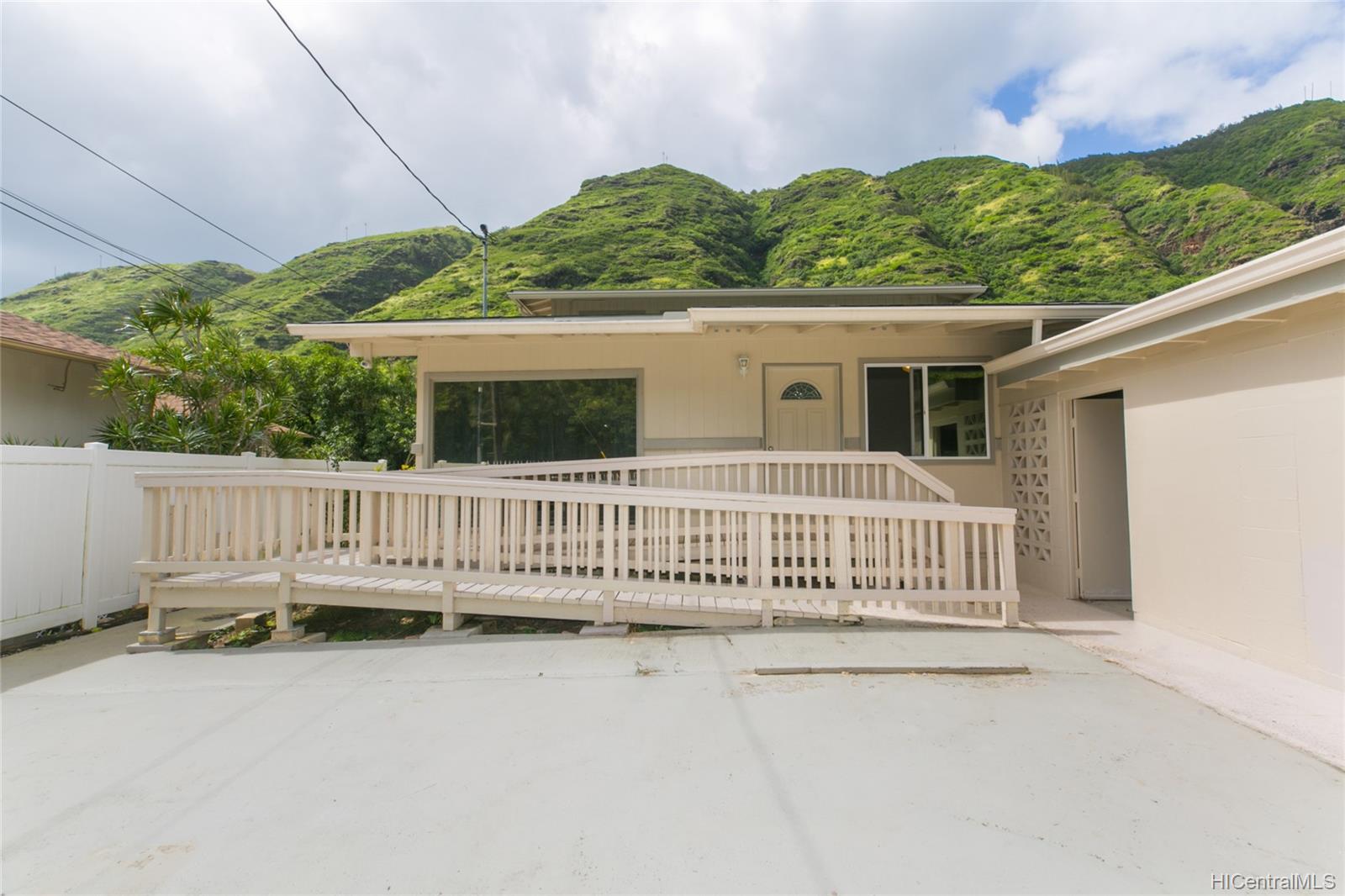 1164 Hind Iuka Drive Honolulu, HI 96821