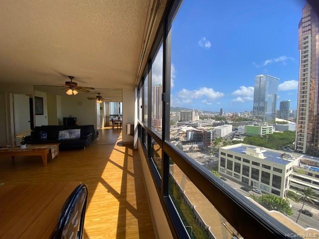 876 Curtis Street #1804, Honolulu, HI 96813