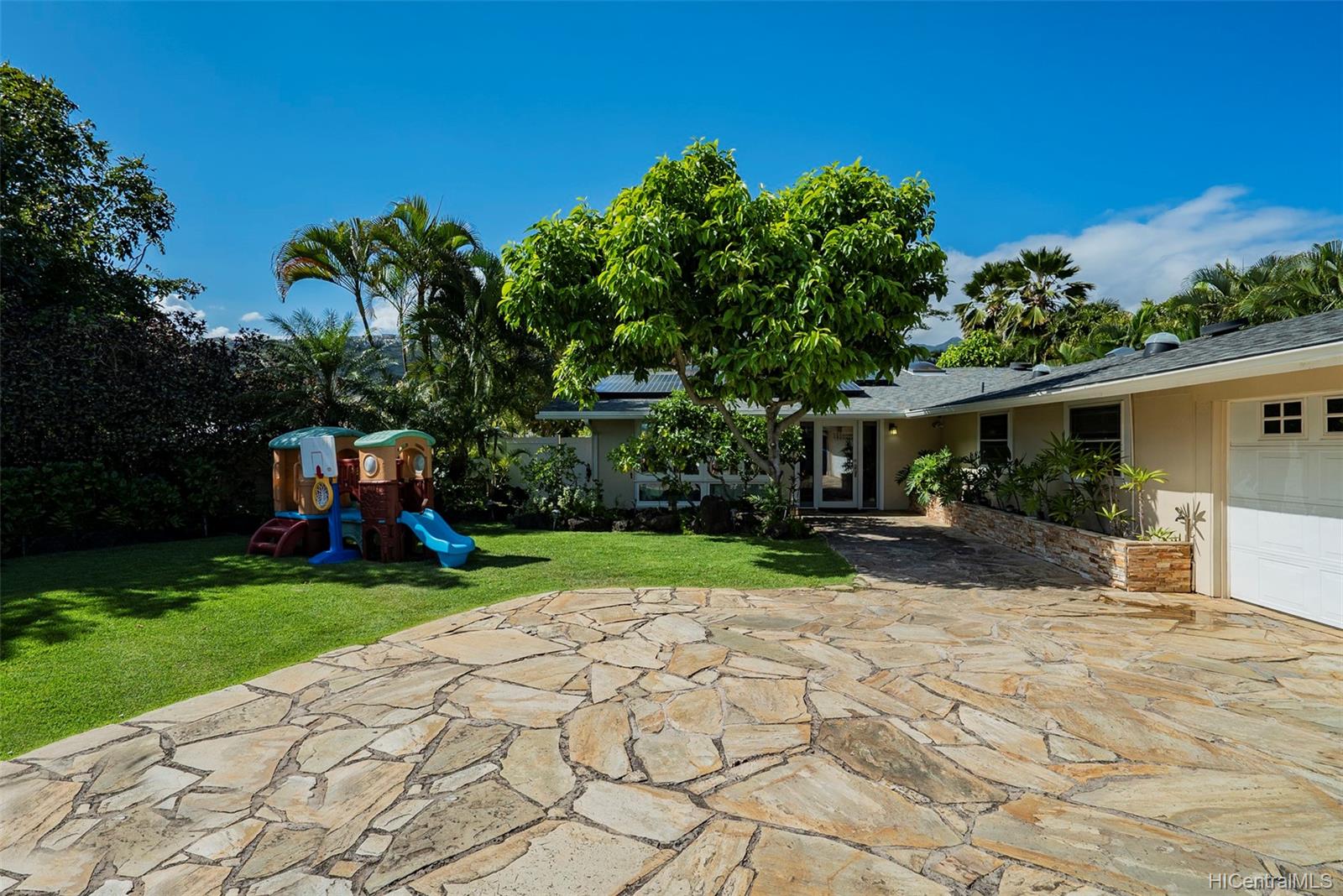 69 Niuiki Circle Honolulu, HI 96821