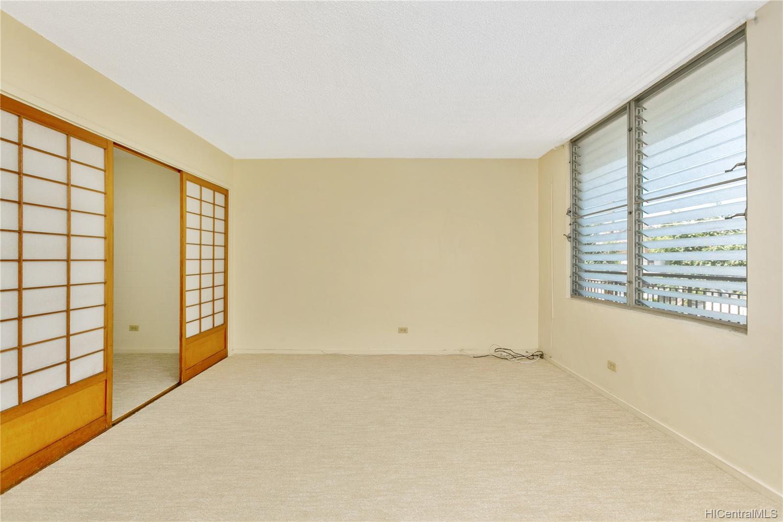 1525 Pensacola Street #301, Honolulu, HI 96822