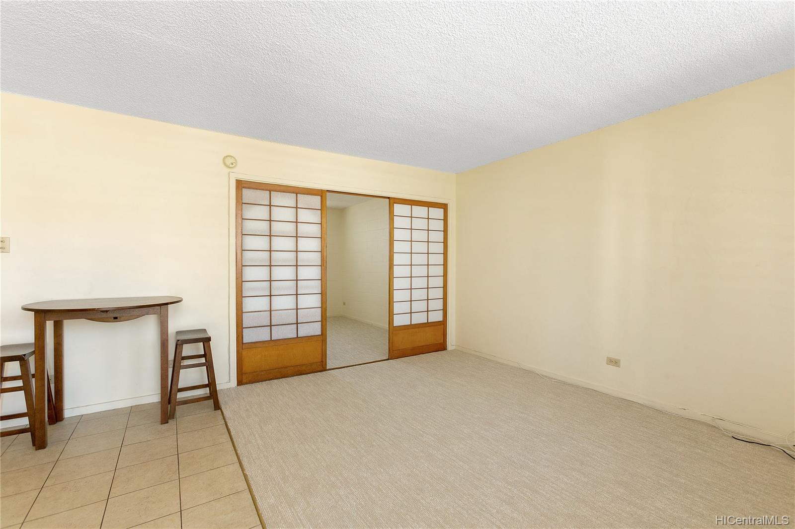 1525 Pensacola Street #301, Honolulu, HI 96822