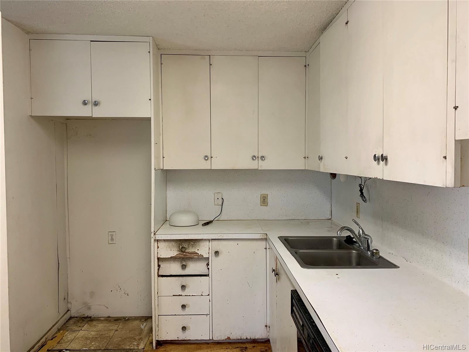 1624 Kanunu Street #708, Honolulu, HI 96814