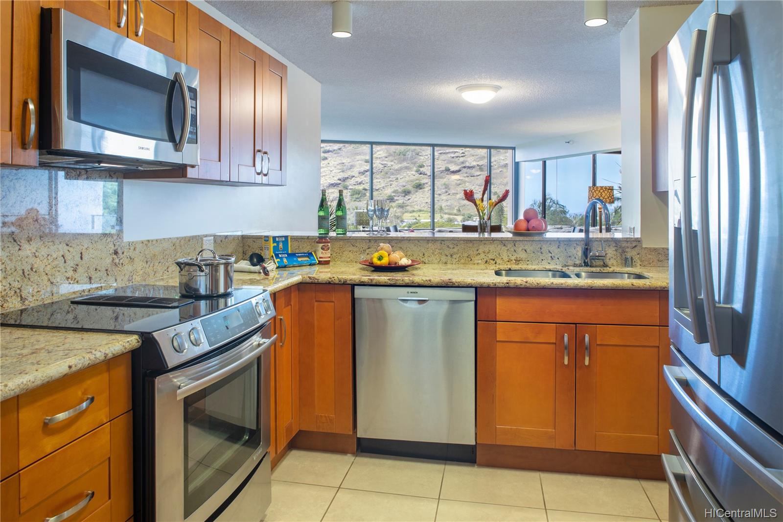 555 Hahaione Street #5A, Honolulu, HI 96825