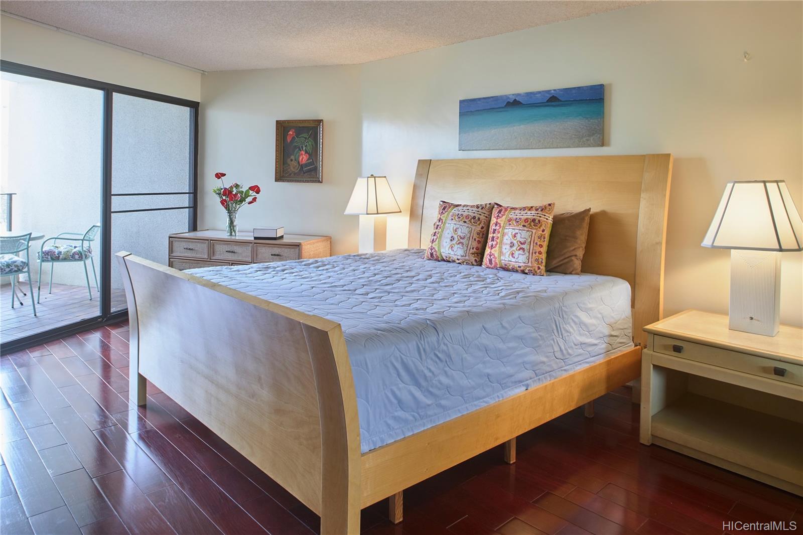 555 Hahaione Street #5A, Honolulu, HI 96825