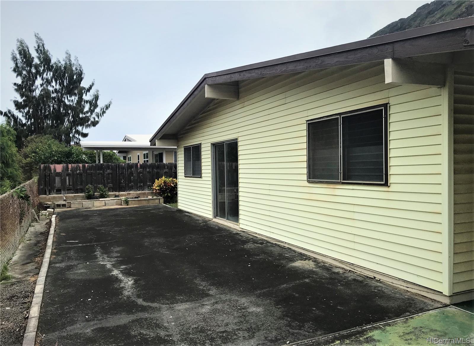 798 Ahukini Street Honolulu, HI 96825