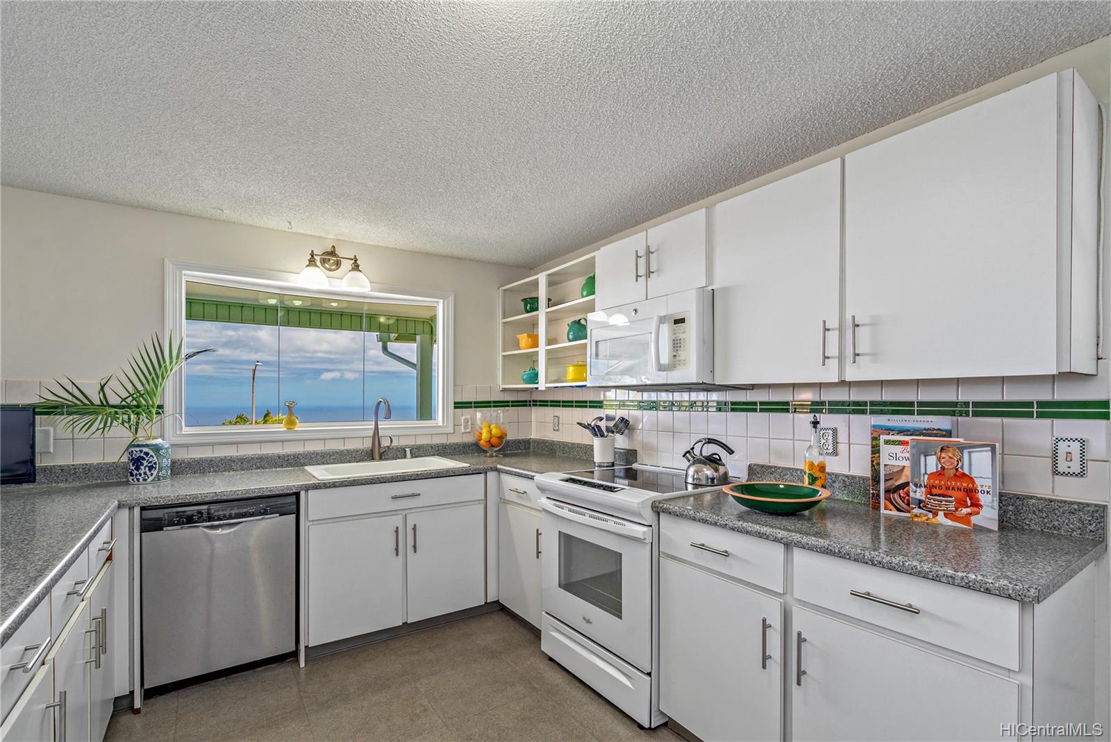 2198 Ahaku Place Honolulu, HI 96821