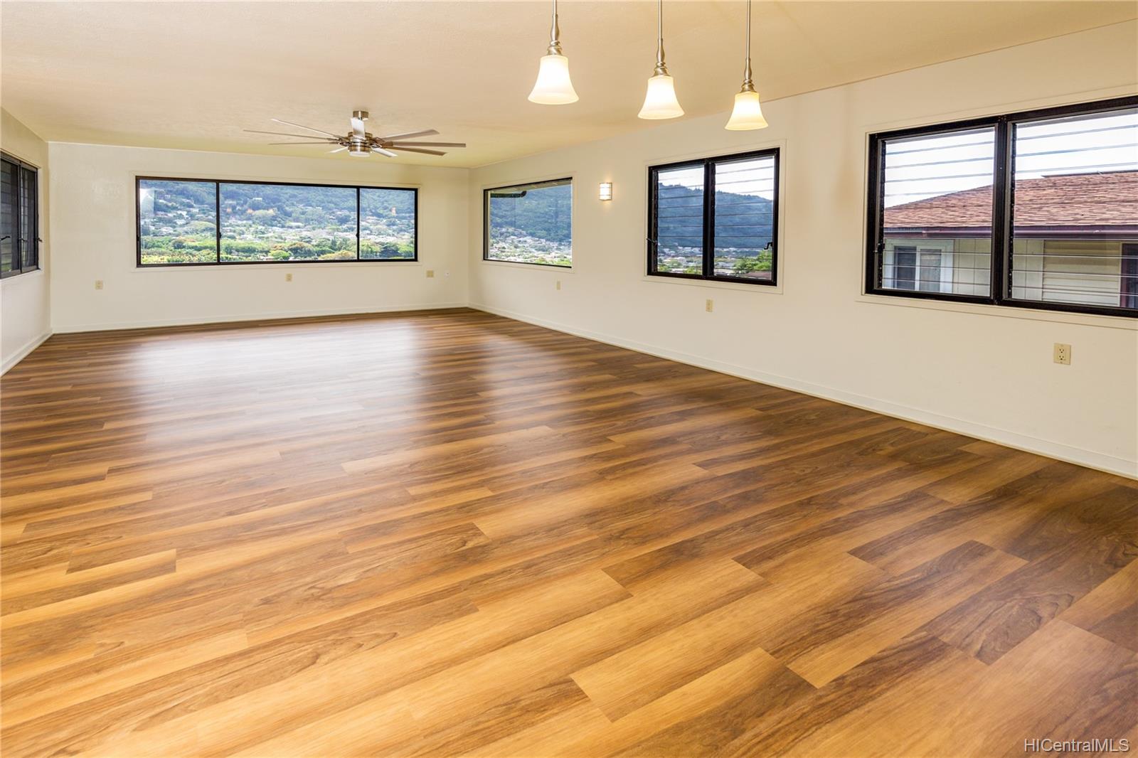 3329 Oahu Avenue Honolulu, HI 96822