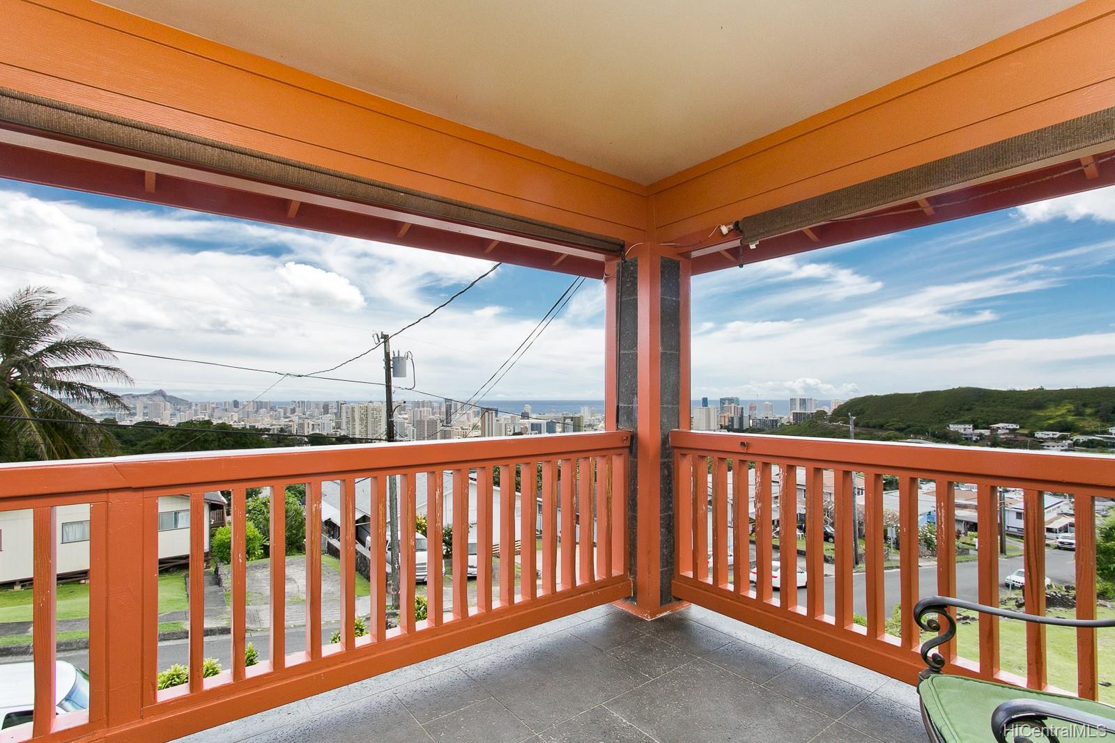 2244 Kaululaau Street Honolulu, HI 96813