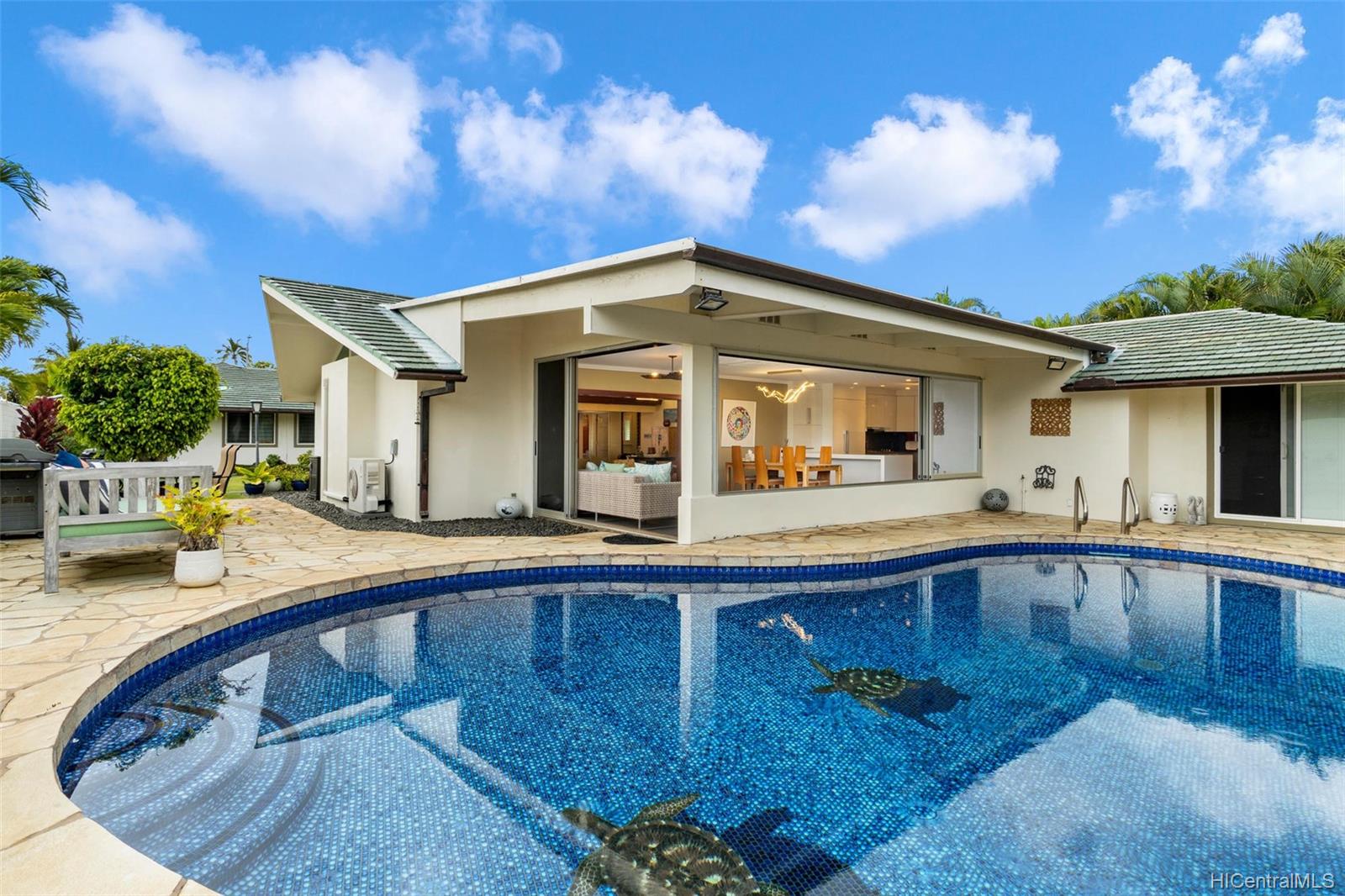 27 Niuhi Street Honolulu, HI 96821