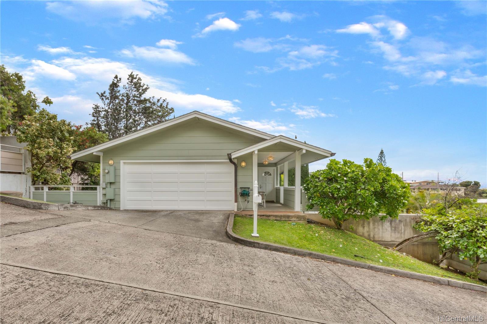 128 Maunalanikai Place Honolulu, HI 96816