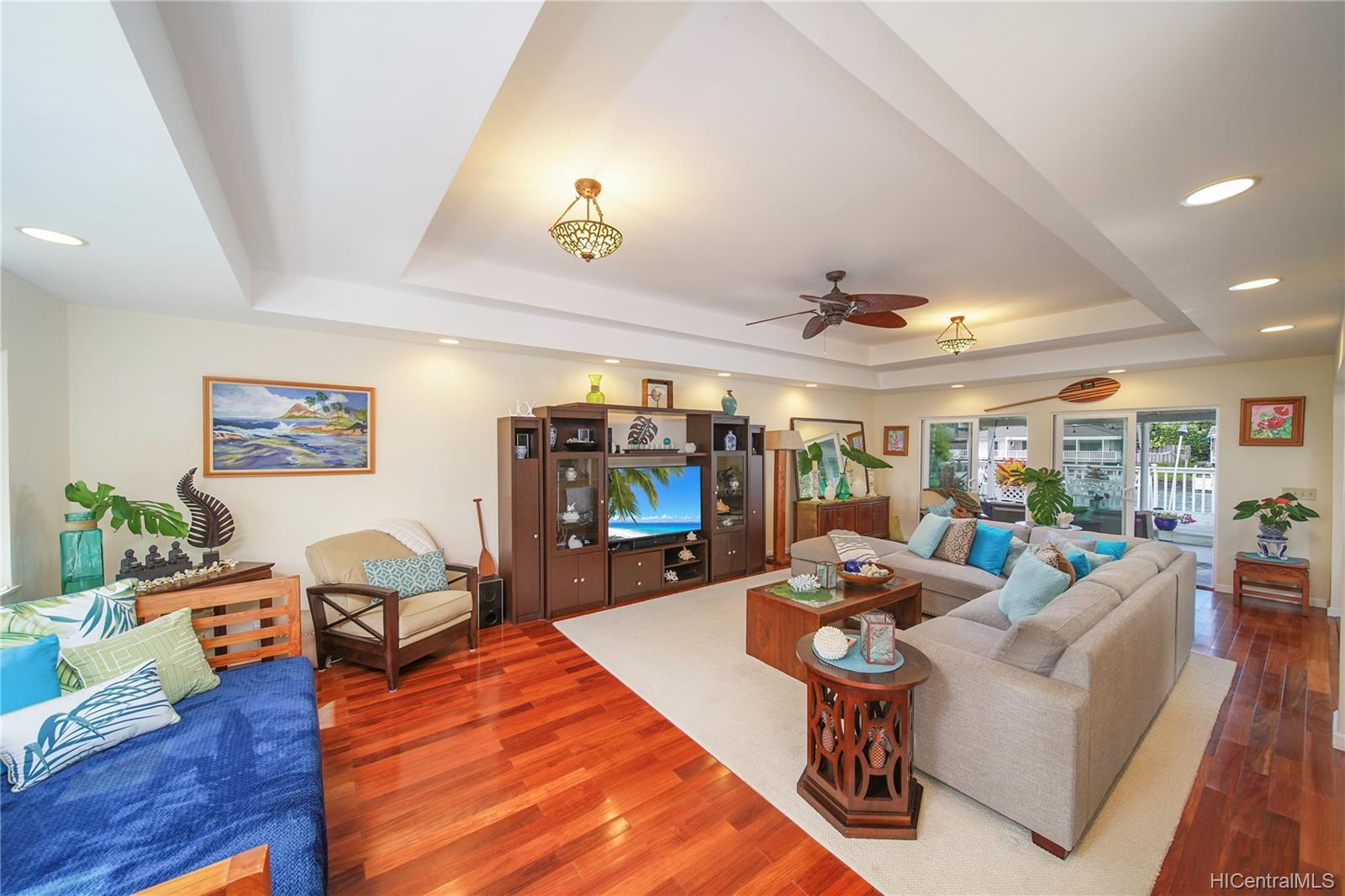 546 Kumukahi Place Honolulu, HI 96825