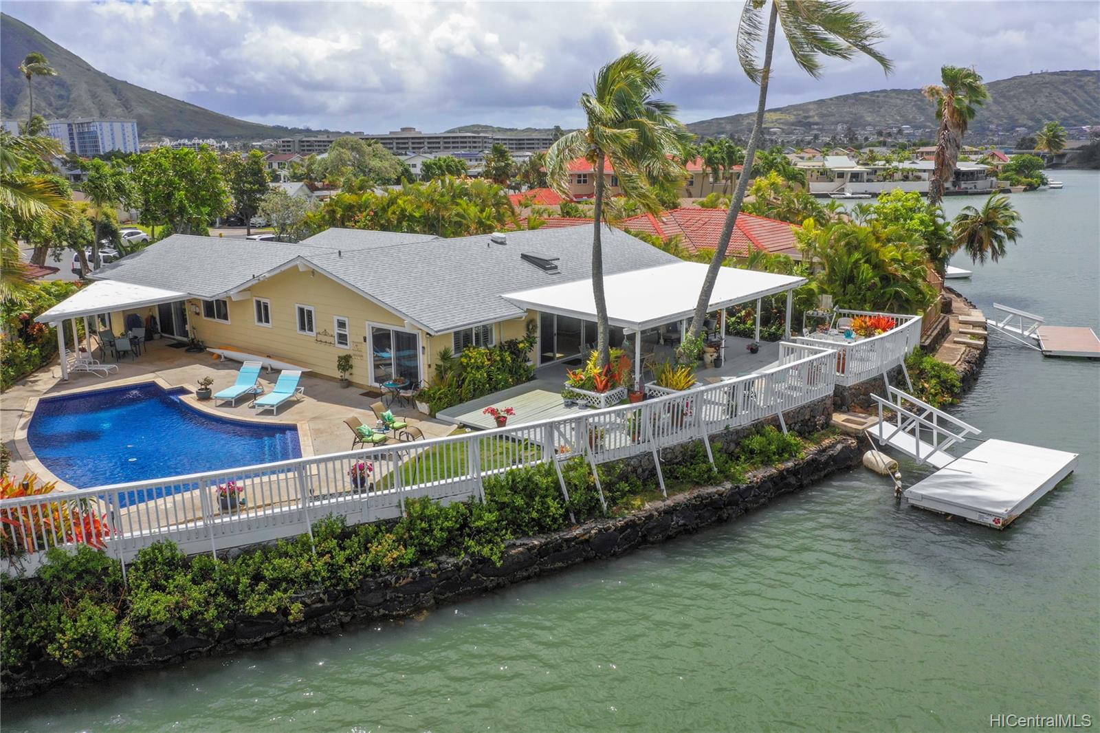 546 Kumukahi Place Honolulu, HI 96825