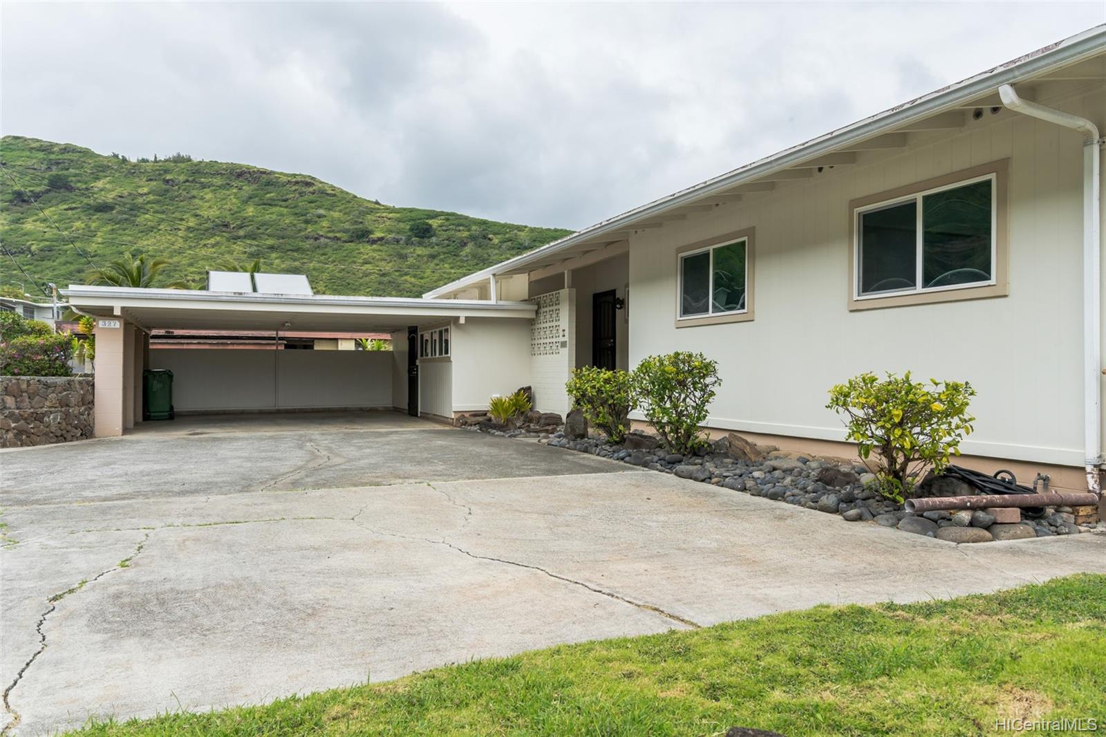 327 Anonia Street Honolulu, HI 96821