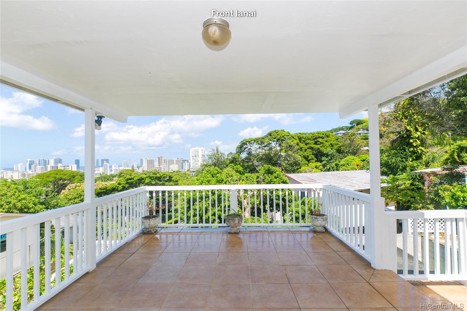 2015B Round Top Drive Honolulu, HI 96822