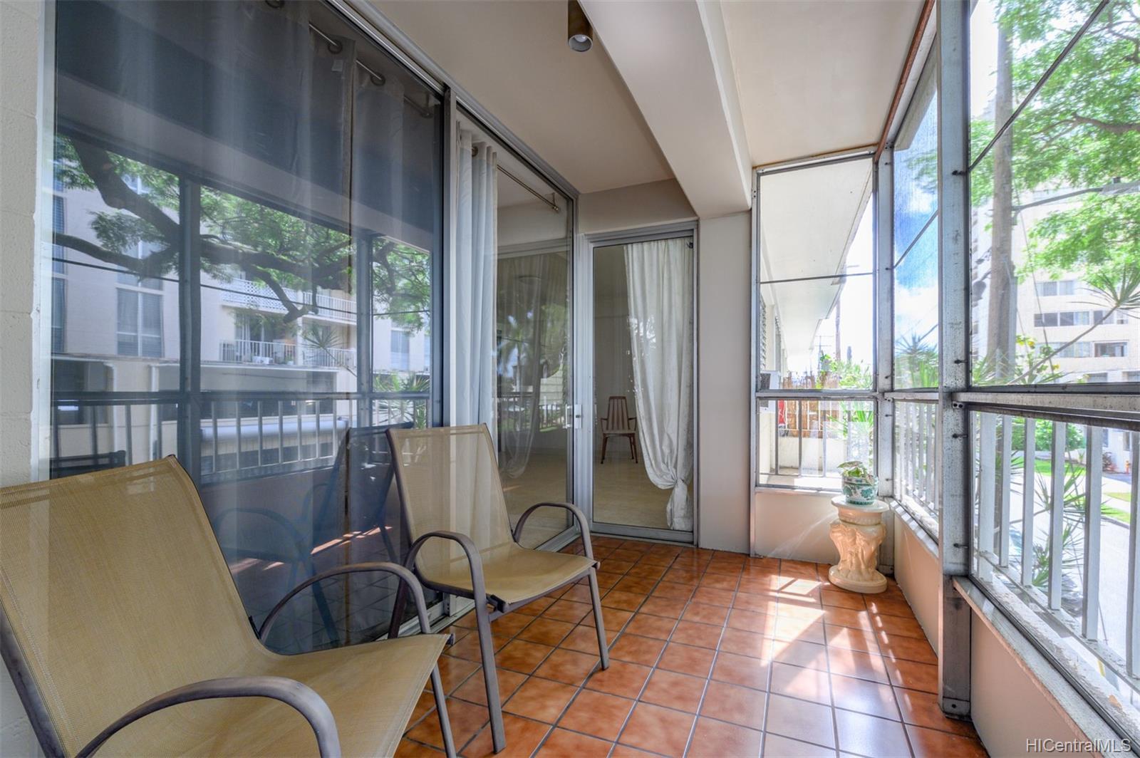 1425 Punahou Street #201, Honolulu, HI 96822