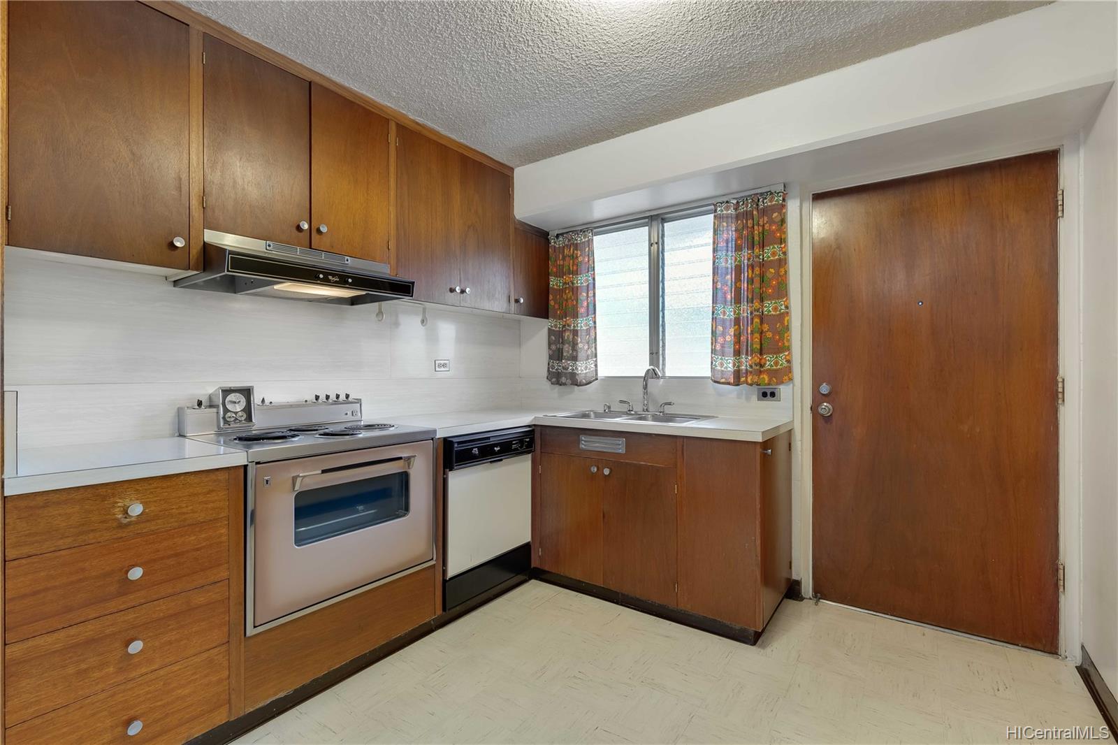 3350 Sierra Drive #302, Honolulu, HI 96816