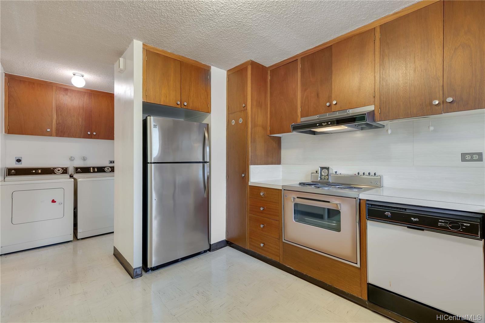 3350 Sierra Drive #302, Honolulu, HI 96816