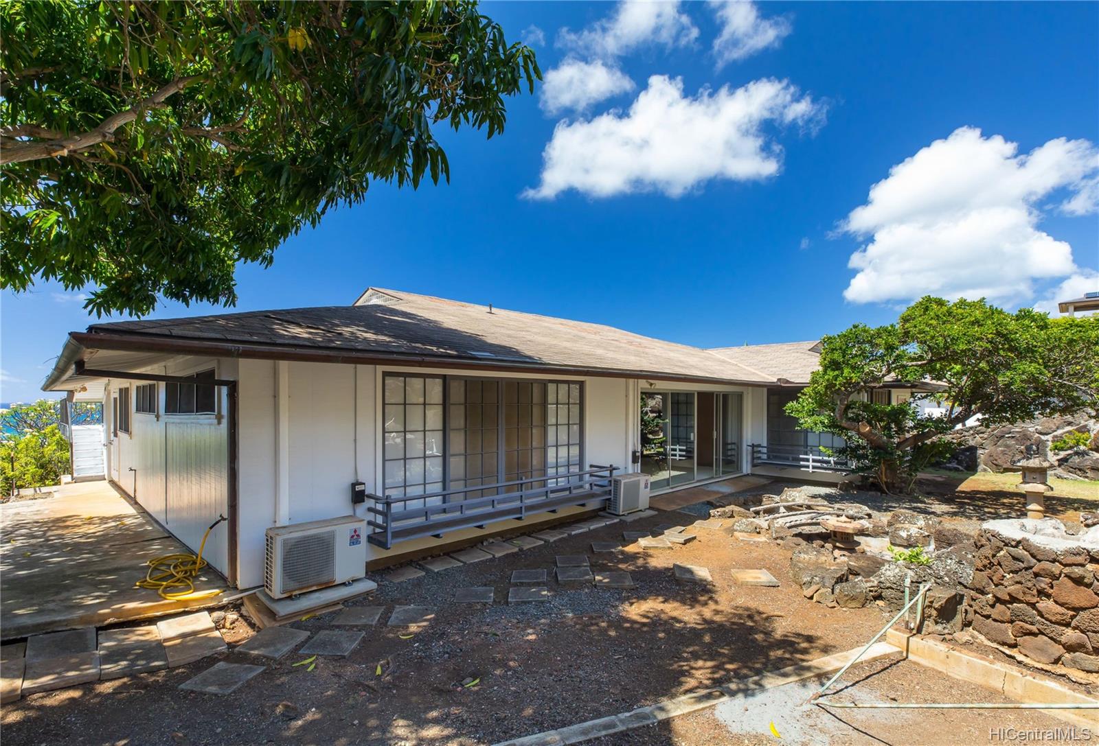 1436 Laamia Street Honolulu, HI 96821