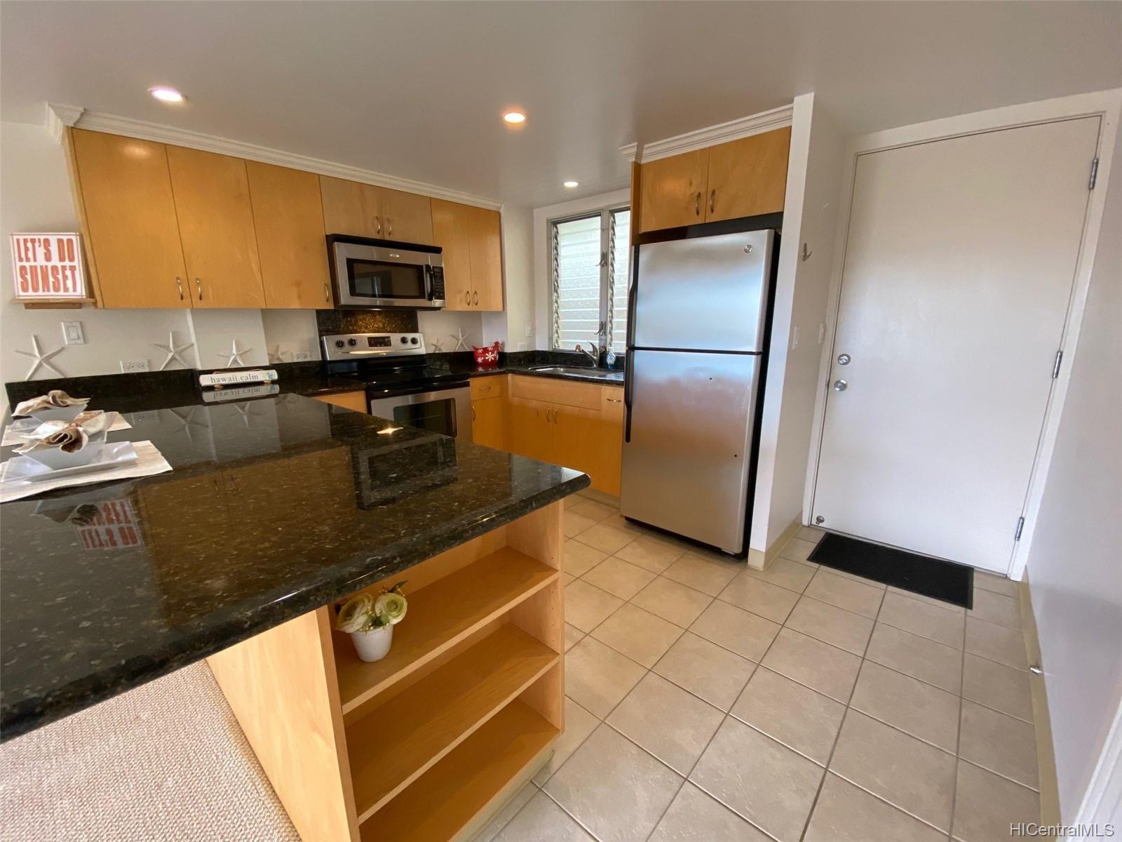 1099 Green Street #B102, Honolulu, HI 96822