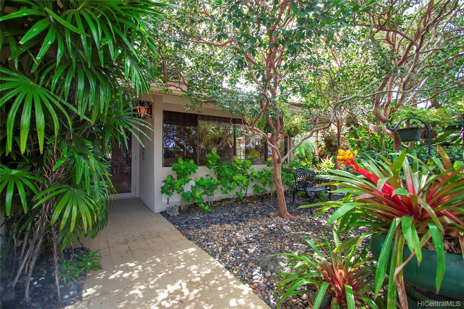 1015 Laukupu Way Honolulu, HI 96825