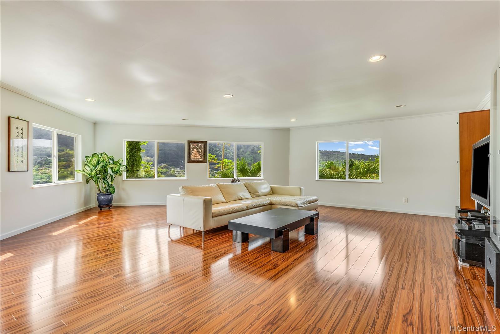 3434 Keahi Place Honolulu, HI 96822