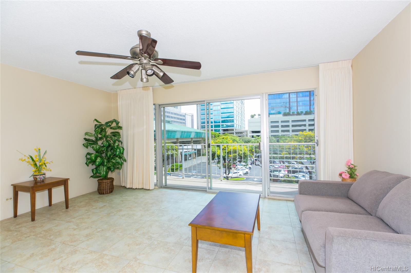 731 Amana Street #403, Honolulu, HI 96814