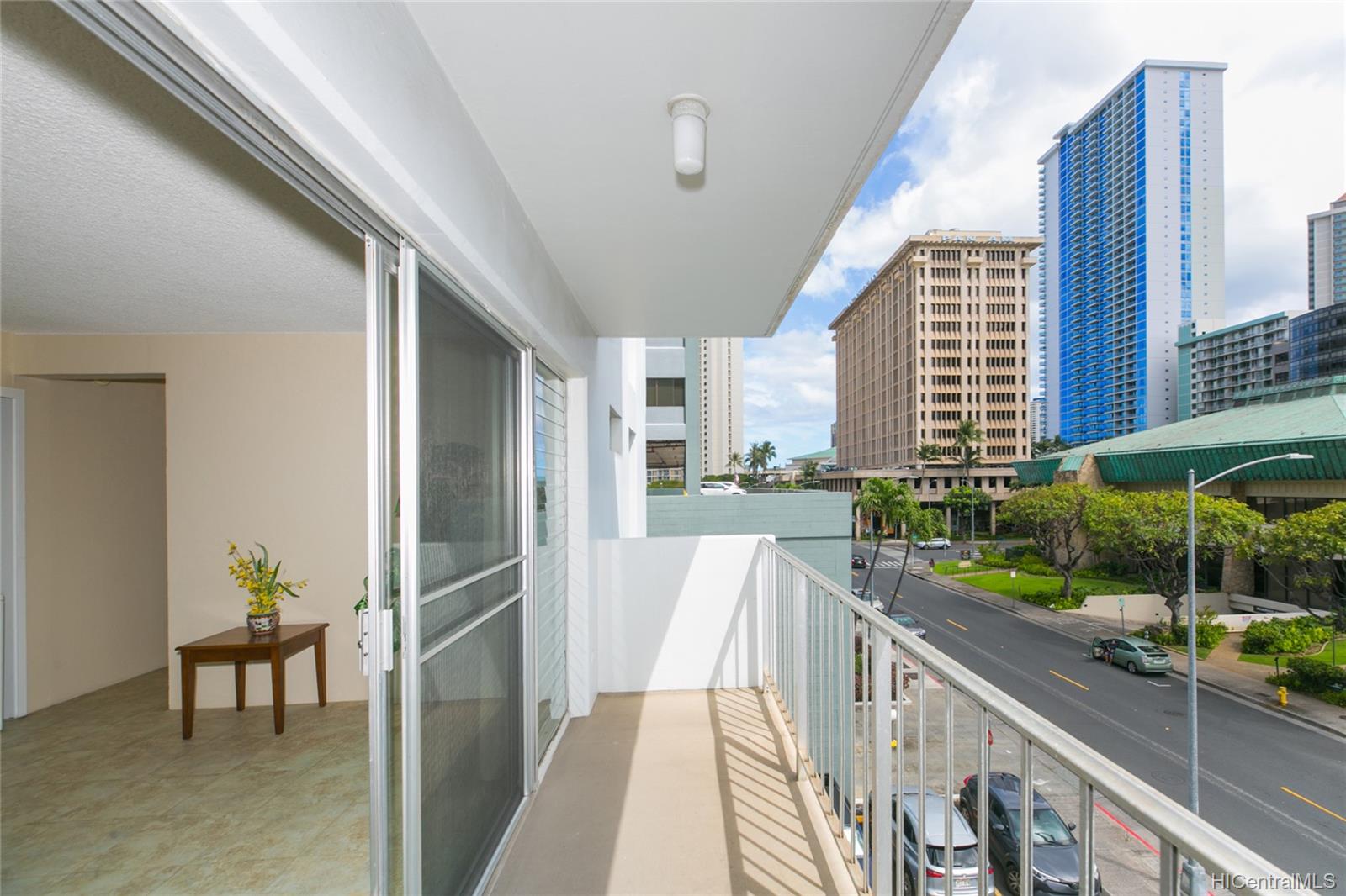 731 Amana Street #403, Honolulu, HI 96814