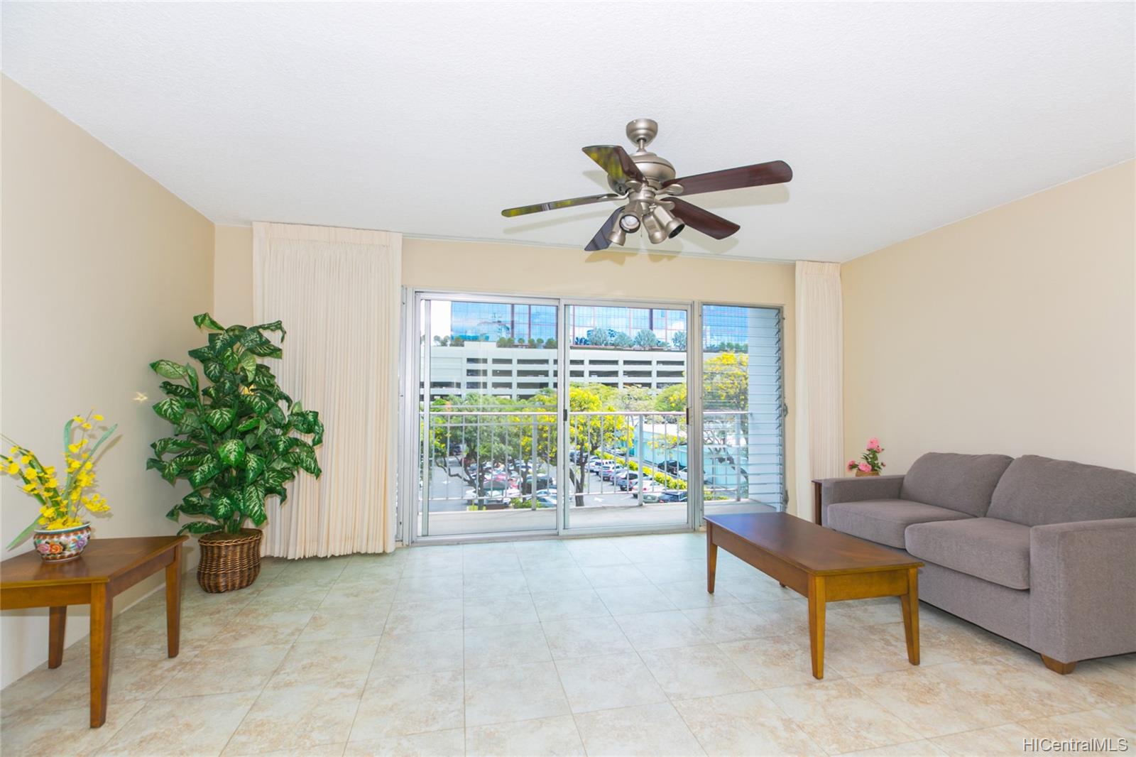 731 Amana Street #403, Honolulu, HI 96814