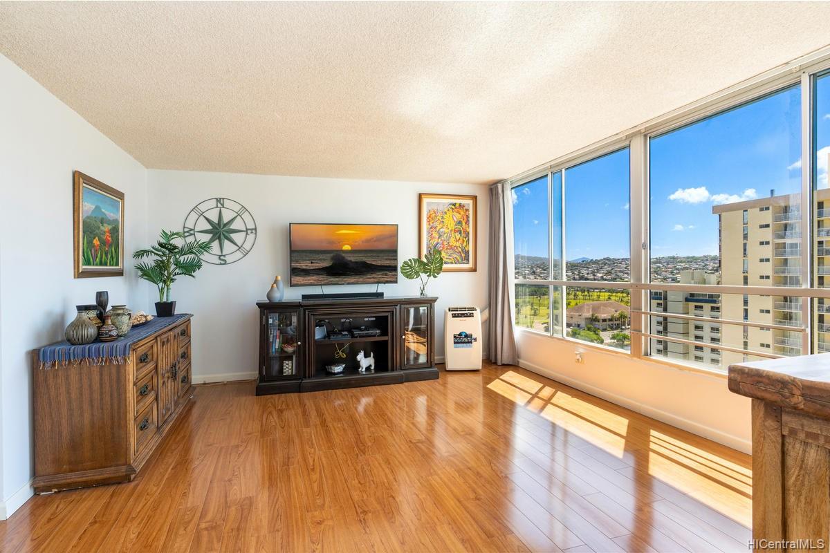 2421 Tusitala Street #1804, Honolulu, HI 96815