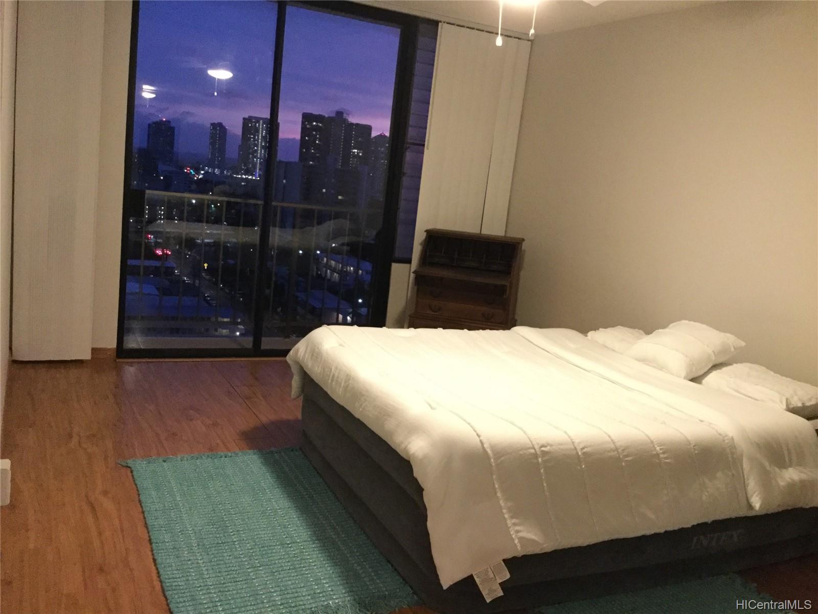 1561 Pensacola Street #1702, Honolulu, HI 96822