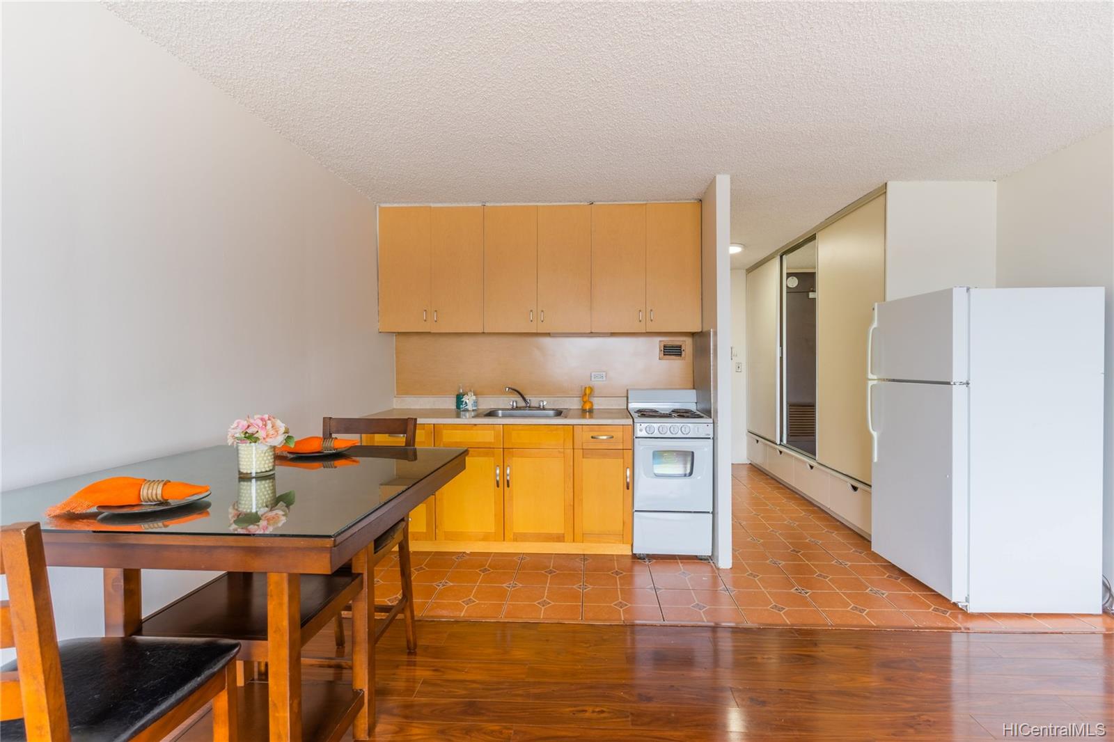 747 Amana Street #917, Honolulu, HI 96814