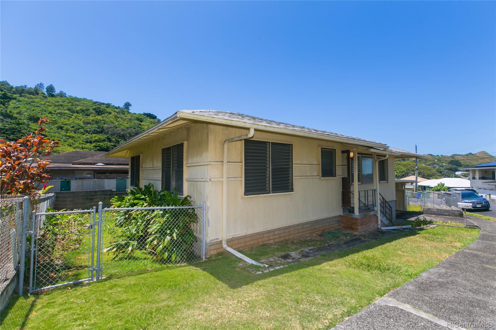 2537 Ahekolo Street Honolulu, HI 96813