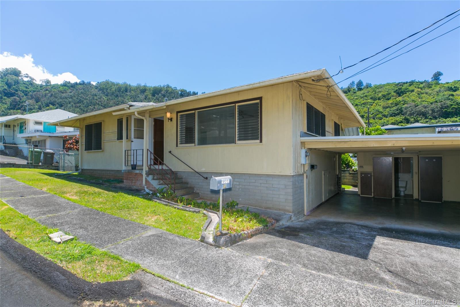 2537 Ahekolo Street Honolulu, HI 96813