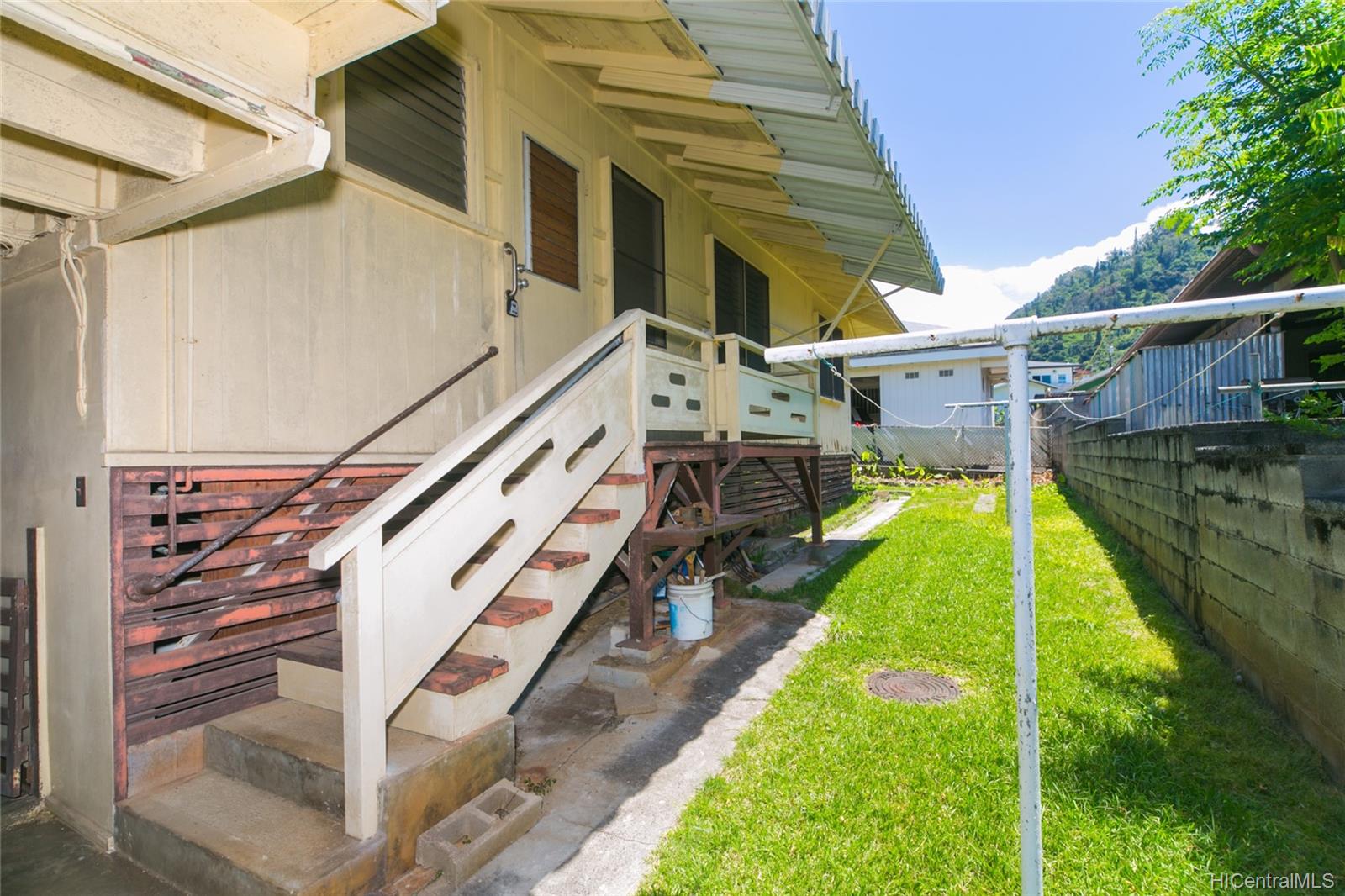 2537 Ahekolo Street Honolulu, HI 96813