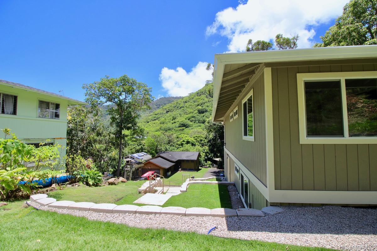 2465 Lamaku Place Honolulu, HI 96816