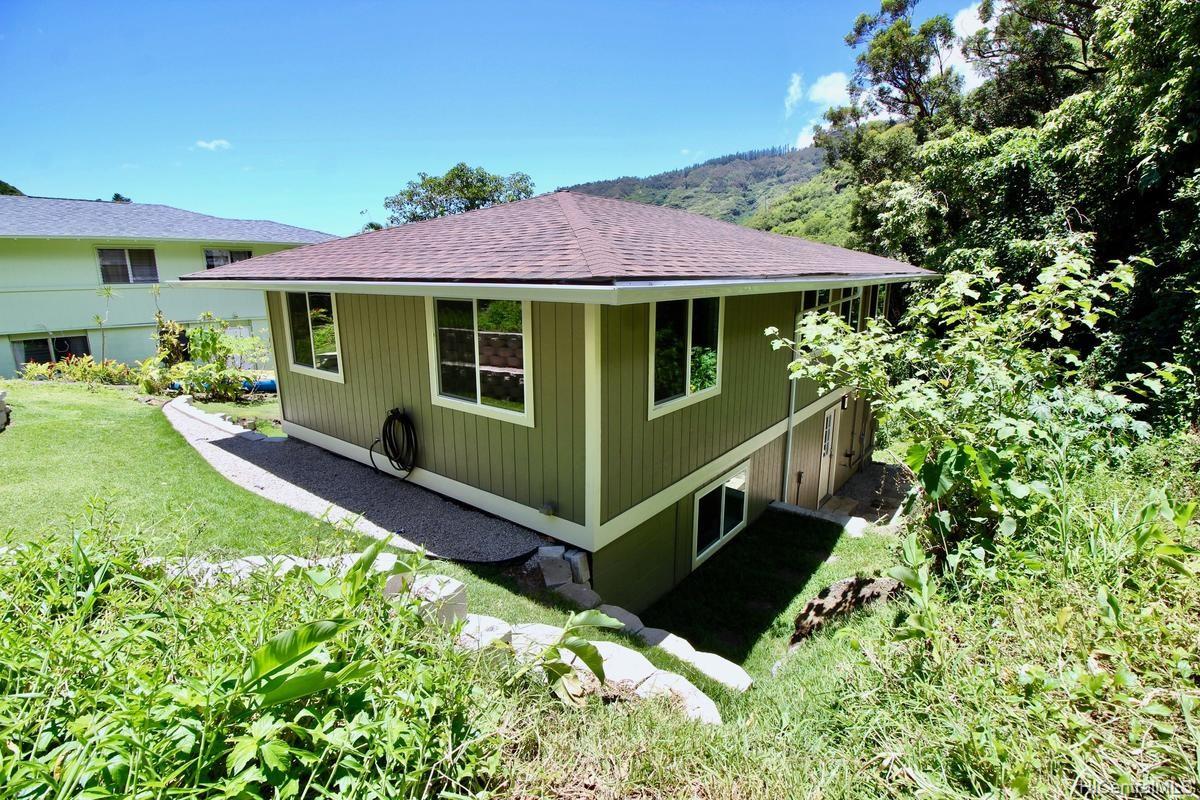 2465 Lamaku Place Honolulu, HI 96816