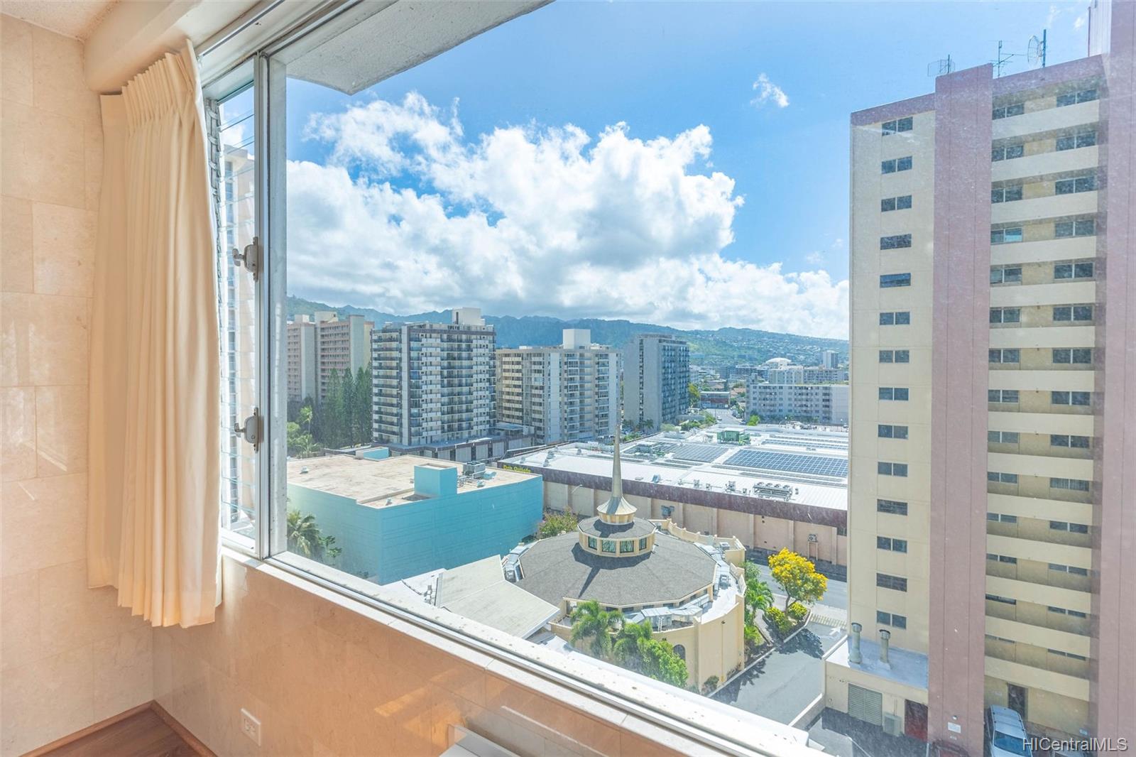 747 Amana Street #1108, Honolulu, HI 96814