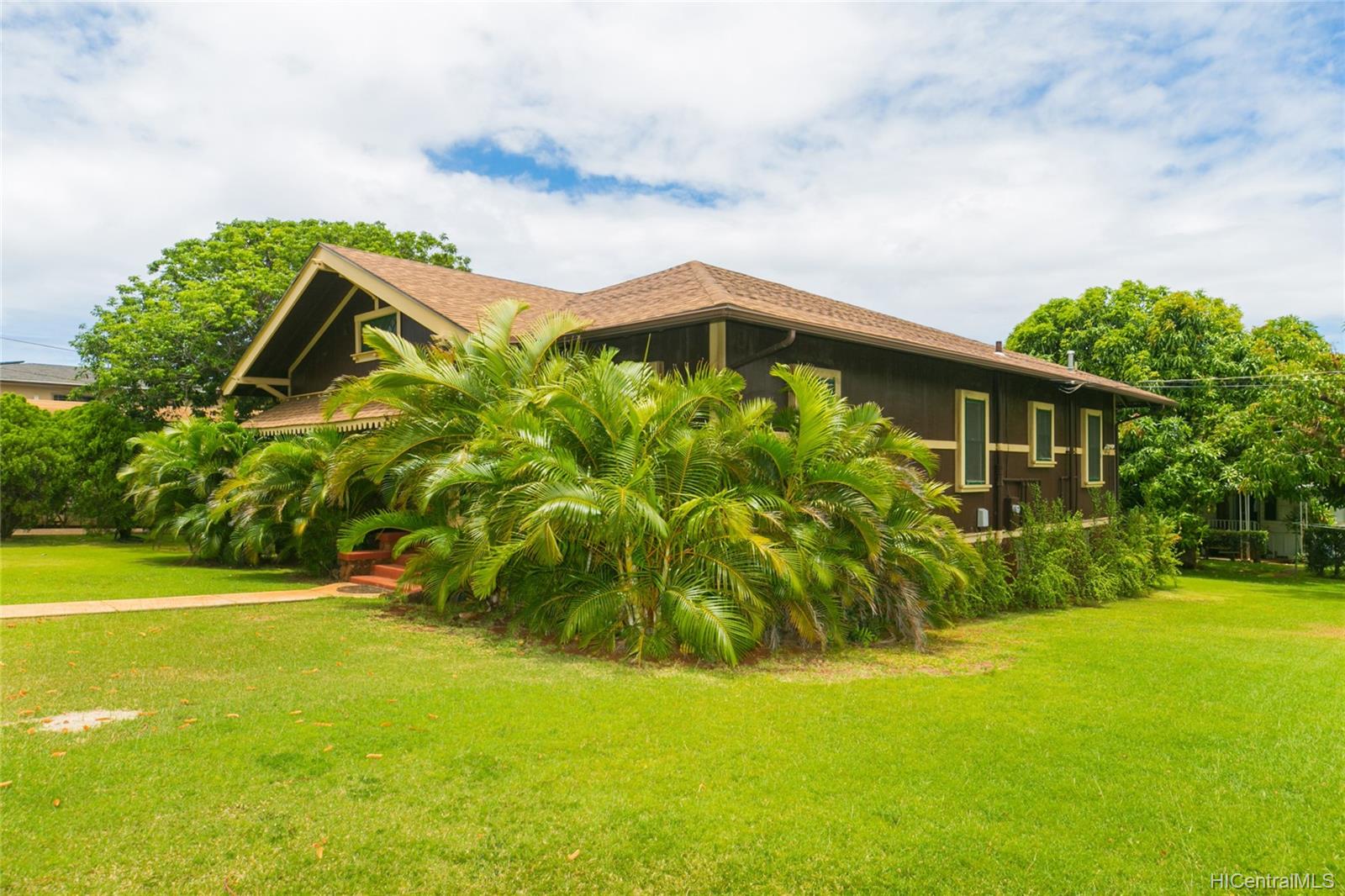 756 11th Avenue Honolulu, HI 96816