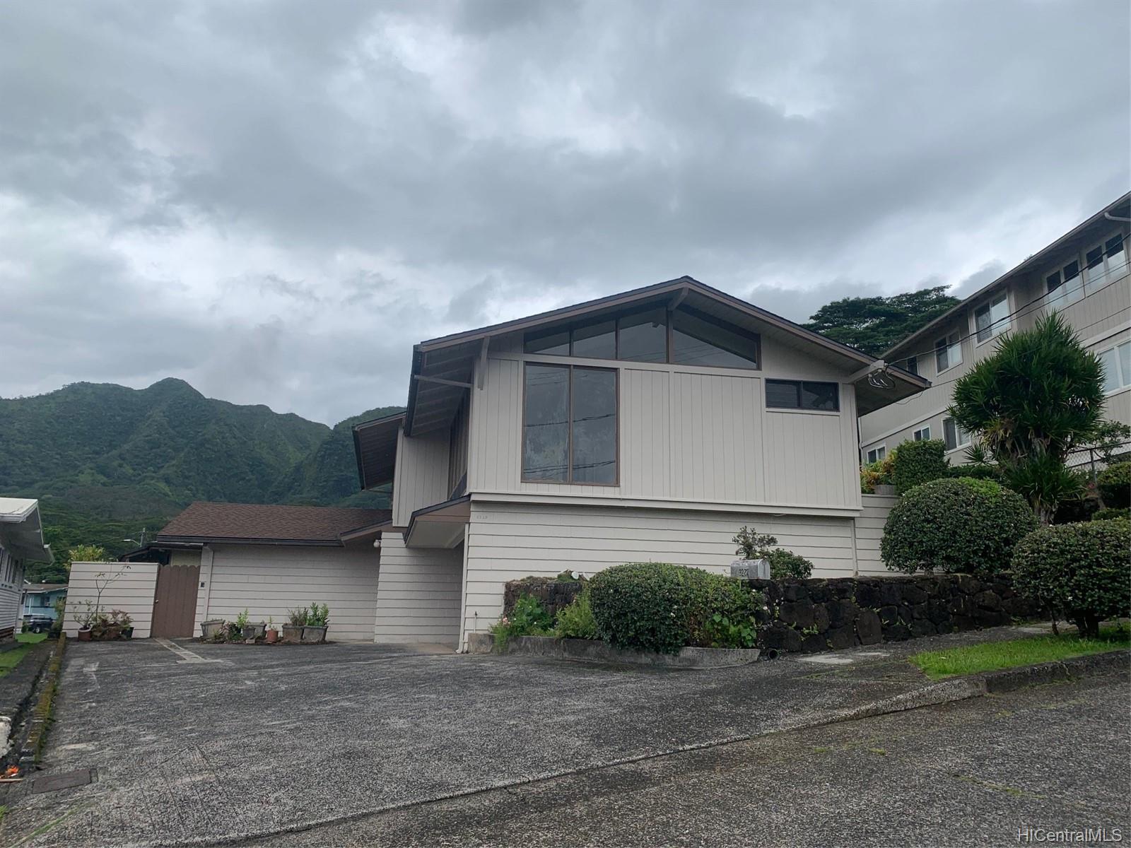 3222 Pinaoula Street Honolulu, HI 96822