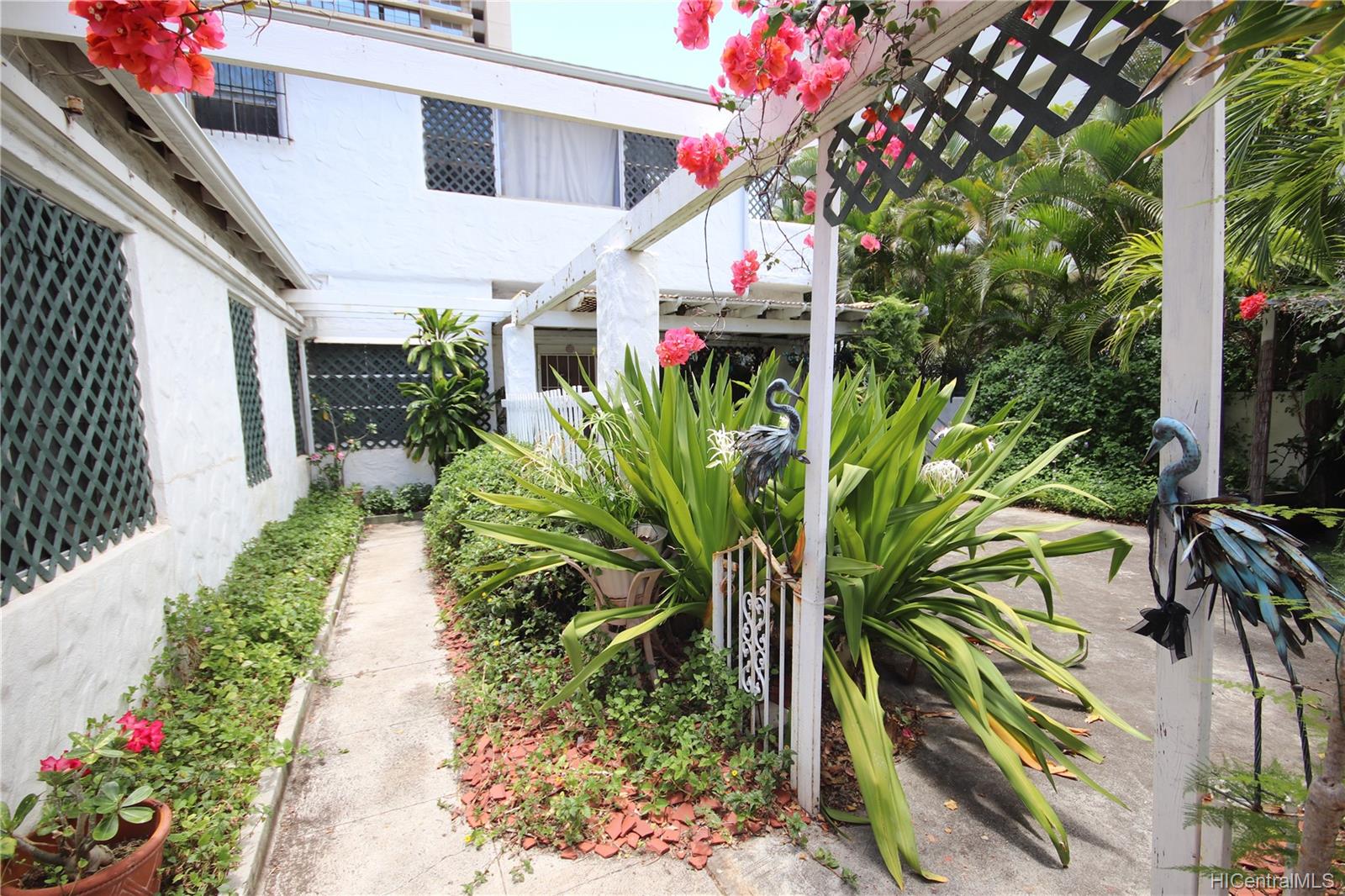 442 Kalaimoku Street Honolulu, HI 96815