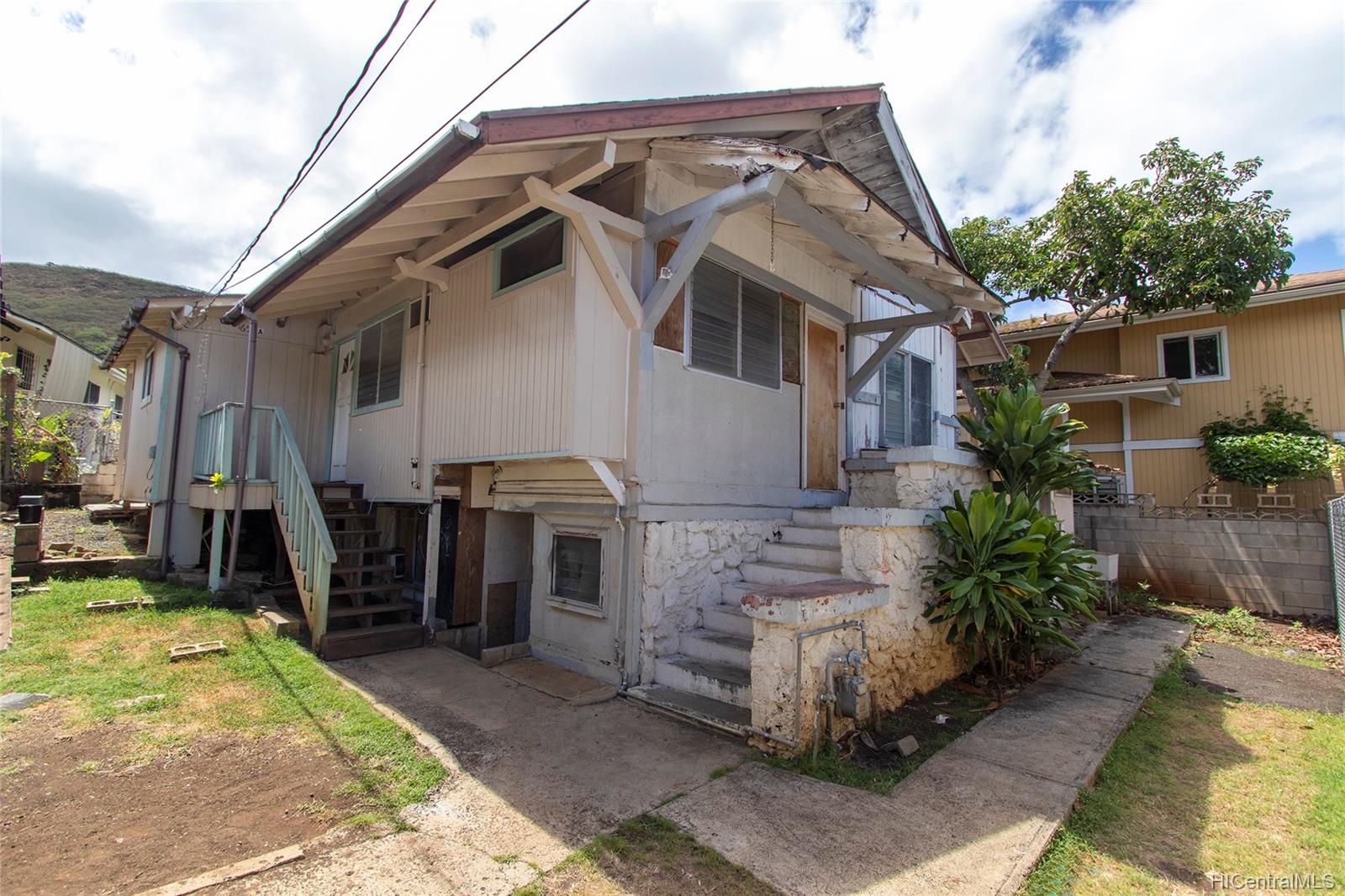 1659-A Leilehua Lane Honolulu, HI 96813