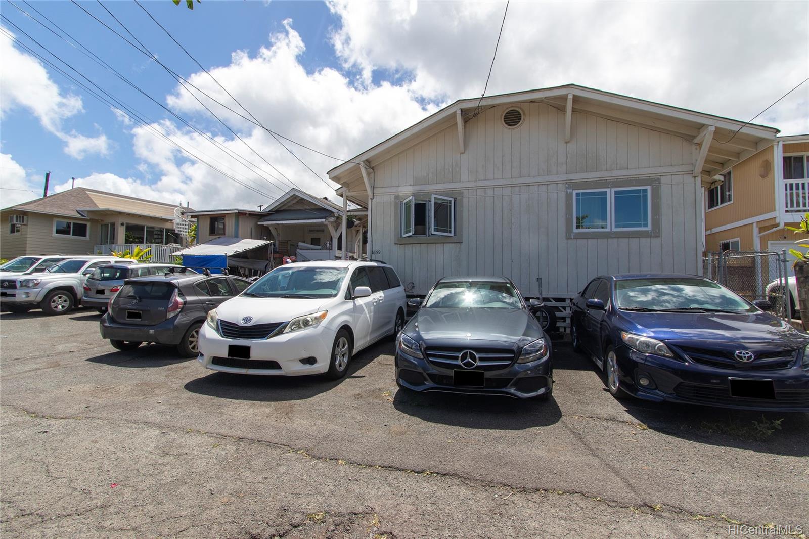 1659-A Leilehua Lane Honolulu, HI 96813