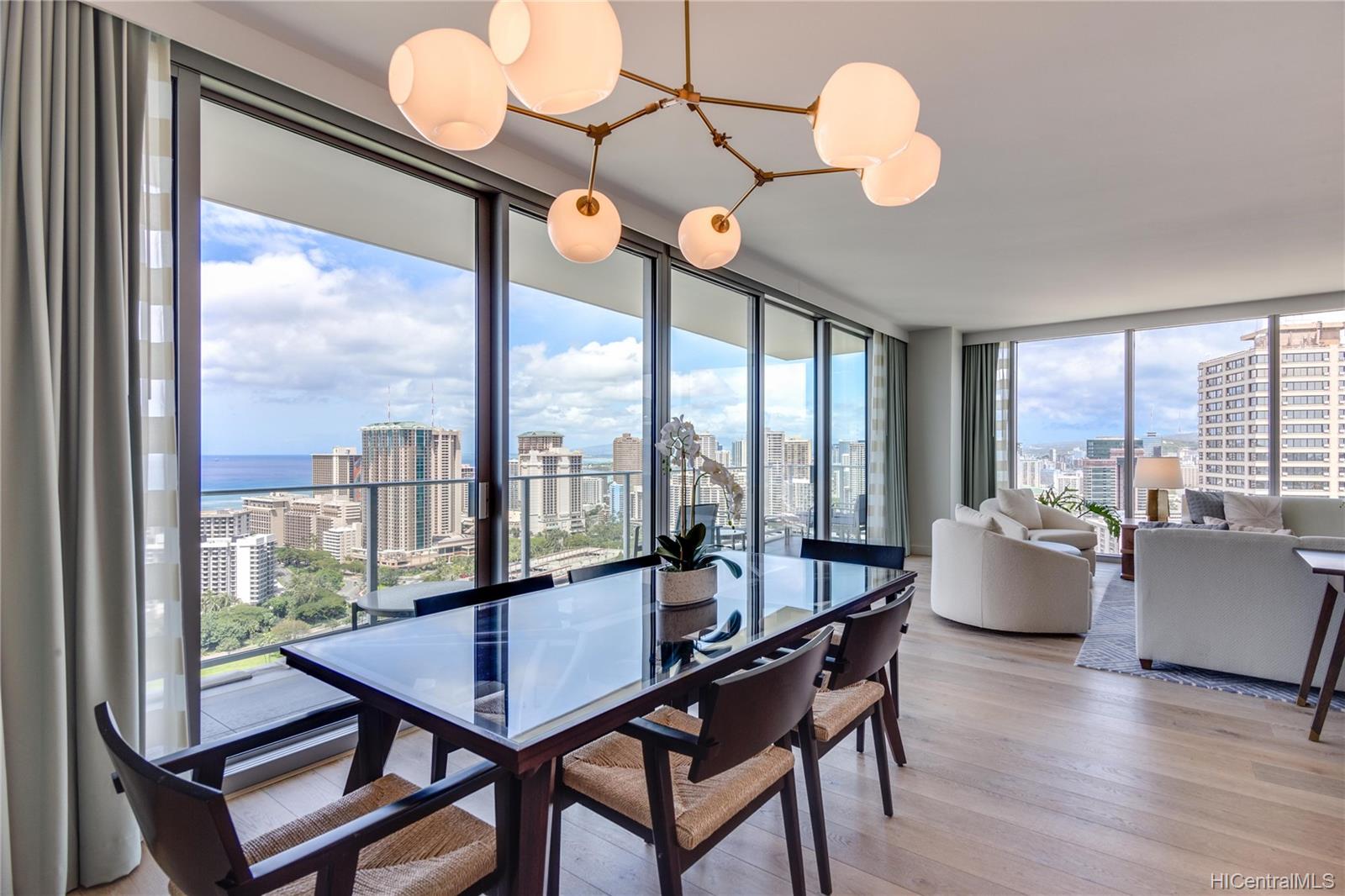 383 Kalaimoku Street #3401, Honolulu, HI 96815