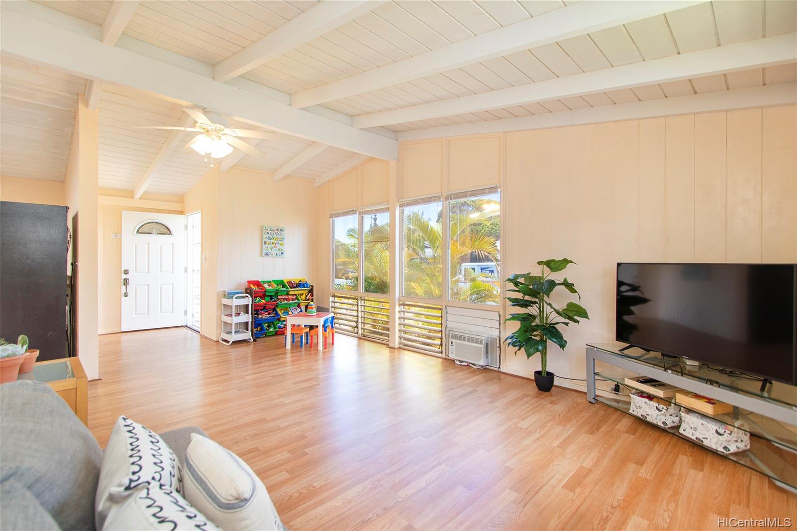 233 Hanamaulu Street Honolulu, HI 96825