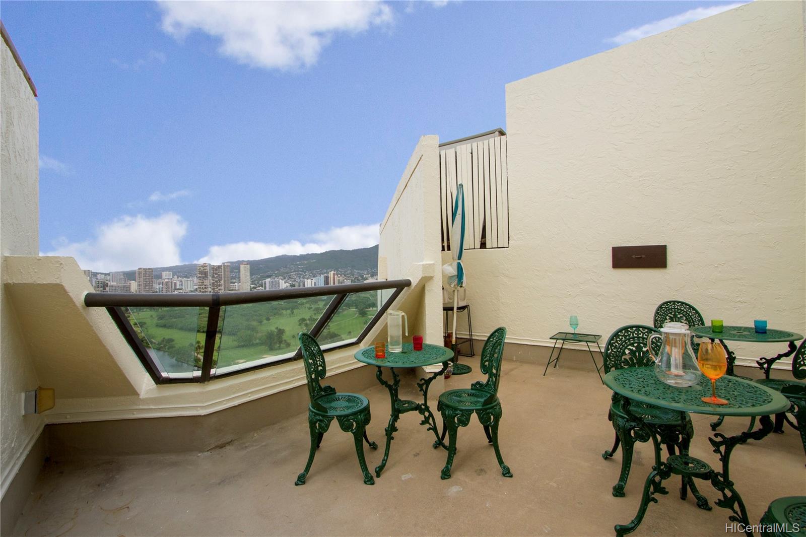 300 Wai Nani Way #PH14, Honolulu, HI 96815