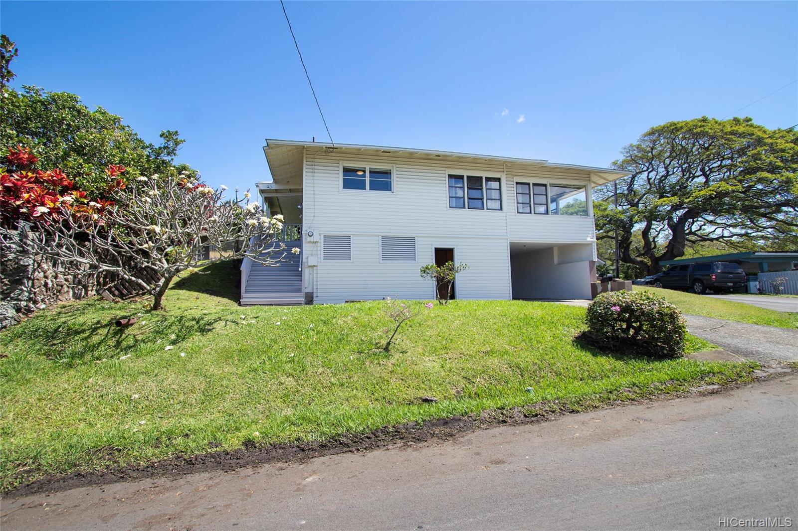 2831 Laola Place Honolulu, HI 96813