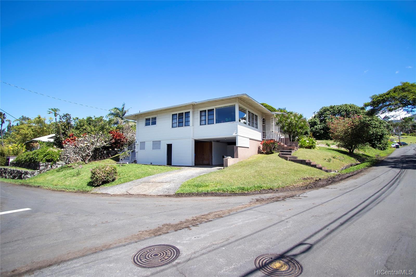 2831 Laola Place Honolulu, HI 96813